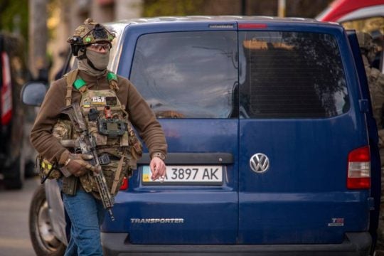 Στους έξι οι νεκροί από την ένοπλη επίθεση στο Κίεβο - Οκτώ παραμένουν στο νοσοκομείο [βίντεο]